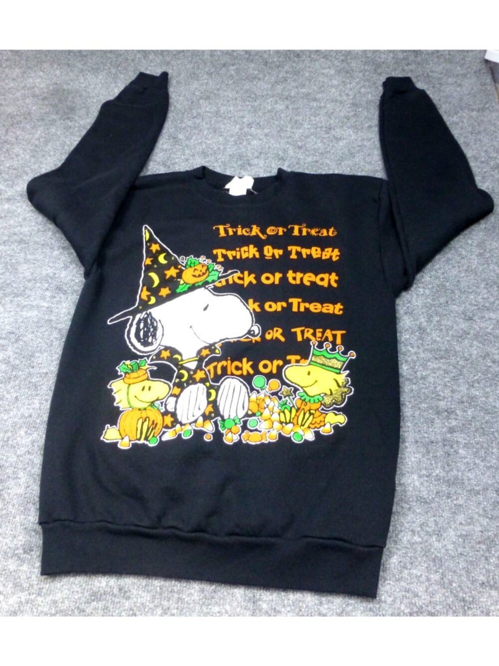 VTG Peanuts Snoopy Halloween Sweatshirt Trick Or Treat Black Large Made In USA